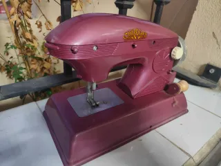 Máquina de coser antigua Eureka