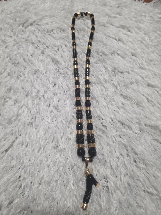 Conjunto collar y pulsera coral negro