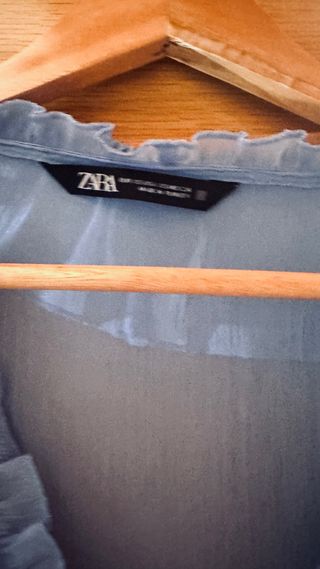 Camisa Zara azul volantes manga larga