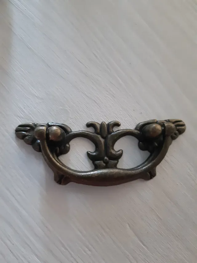 Tiradores de metal para mesita o armario