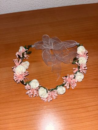 Diadema de flores rosas y blancas niña