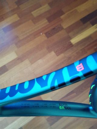 Raqueta Wilson Blade V9 285g puño 3 cabeza 100