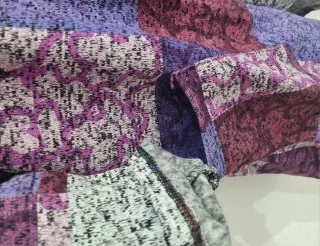 CHAQUETA CON CREMALLERA PATCHWORK.