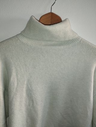 Jersey Bershka verde cuello alto