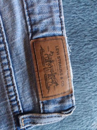 Bermudas Levis Azules