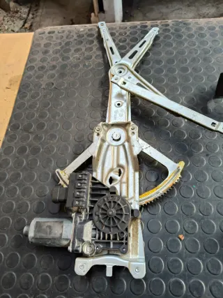 Elevalunas Delantero Izquierdo Opel Zafira B