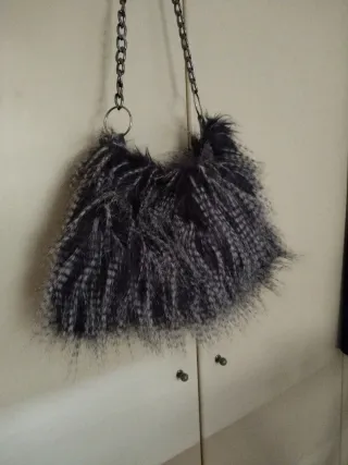 Borsa pelo grigia con catena