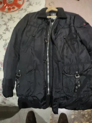 Chaquetón Peuterey Negro costó 600 euros