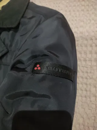 Chaquetón Peuterey Negro costó 600 euros