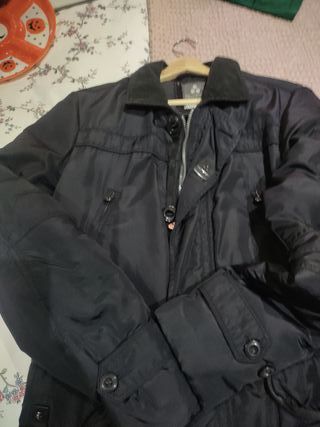 Chaquetón Peuterey Negro costó 600 euros