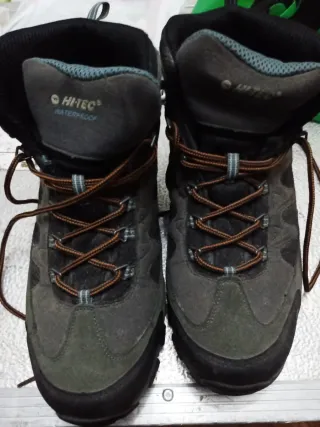 Botas de montaña Hi-Tec grises y verdes