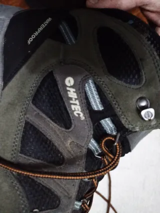 Botas de montaña Hi-Tec grises y verdes