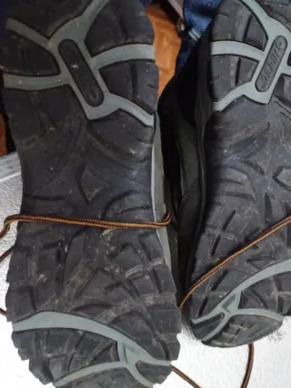 Botas de montaña Hi-Tec grises y verdes
