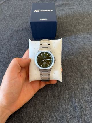 Reloj Casio Edifice Plateado y Verde