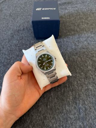 Reloj Casio Edifice Plateado y Verde
