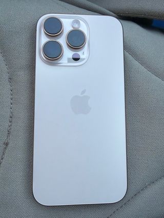 iPhone 16 Pro Dorado