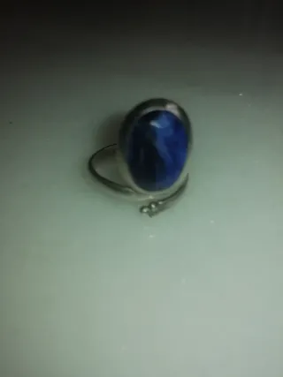 Anillo de plata y piedra zafiro 