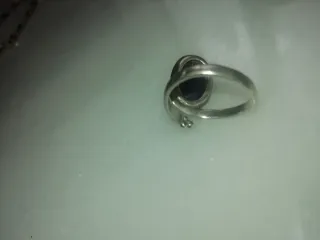 Anillo de plata y piedra zafiro 