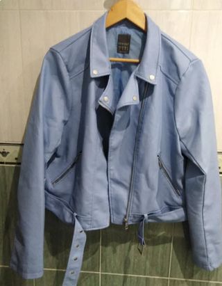 Cazadora efecto piel azul Primark Talla 4XL