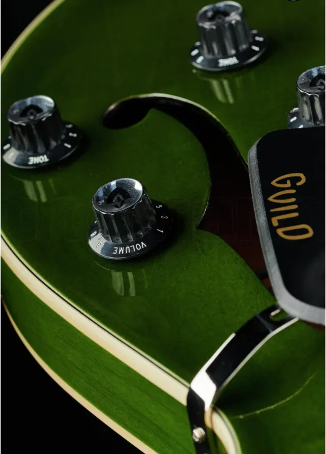 Guitarra Guild Starfire I con vibrato. Excelente.