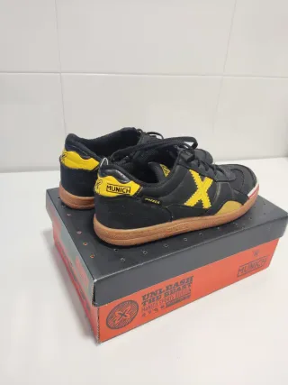 Zapatillas  niño Munich Gresca Negras y Amarillas