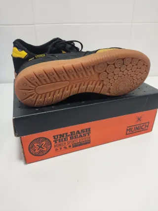 Zapatillas  niño Munich Gresca Negras y Amarillas
