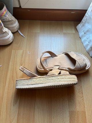 Menorquinas Castell niña beige/doradas