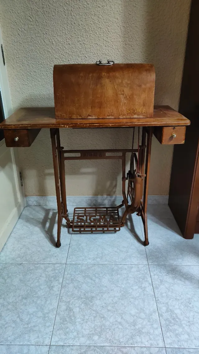 Máquina de coser Sigma antigua