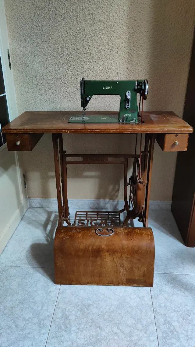 Máquina de coser Sigma antigua