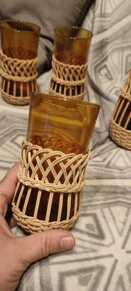 Caraffa e 6 bicchieri in vimini