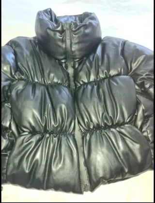 Chaqueta corta acolchada Zara negra