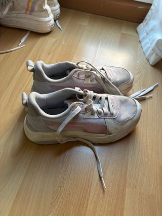 Zapatillas Puma rosas y blancas
