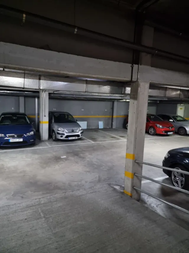 Garaje Emilia Pardo Bazán 46 - 1ª planta sin colum