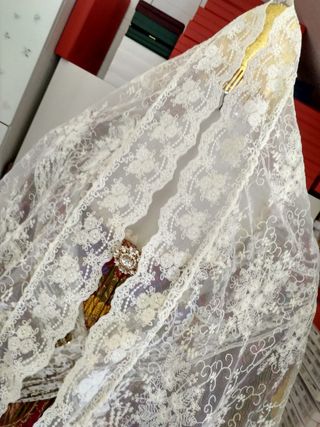 Mantilla Fallera Medialuna Beige o Blanco Estrenar