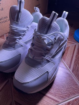 Scarpe da ginnastica bianche e grigie