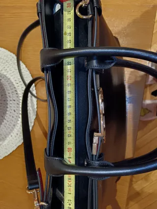 Borsa MET pelle nera con logo dorato