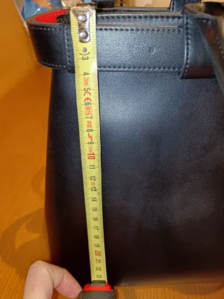 Borsa MET pelle nera con logo dorato