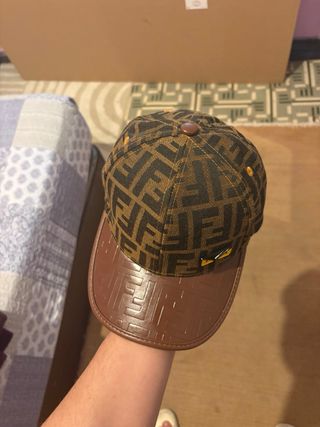 Gorra Fendi Marrón con Logo FF