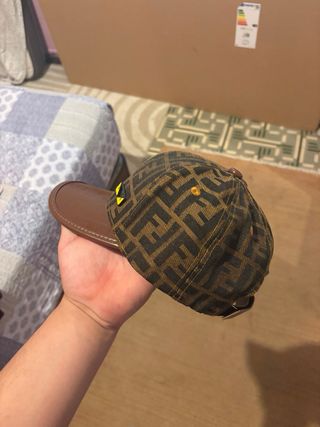 Gorra Fendi Marrón con Logo FF