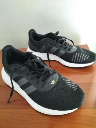 Zapatillas Adidas Mujer Negras y Doradas
