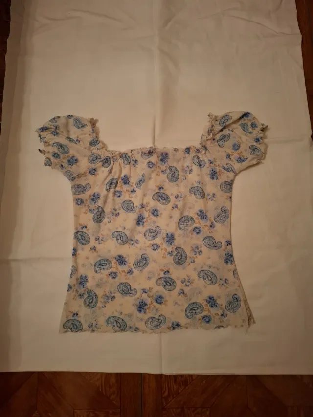 Blusa Stradivarius floral manga corta