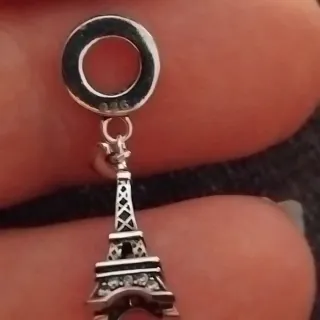 Charm Torre Eiffel