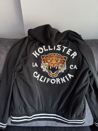 Chaqueta Bomber Hollister Negra con Tigre