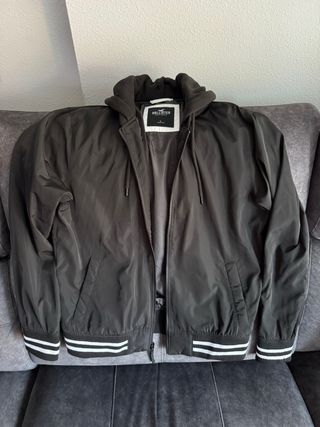 Chaqueta Bomber Hollister Negra con Tigre