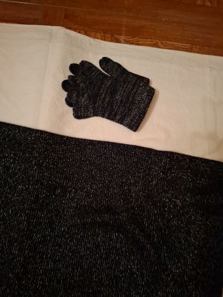 Bufanda y guantes a juego negros y plateados