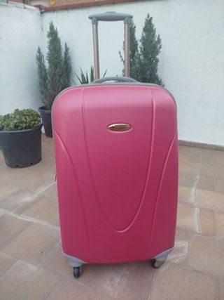 Maleta de viaje Gabol. 