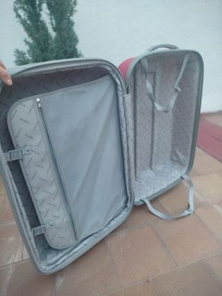 Maleta de viaje Gabol. 