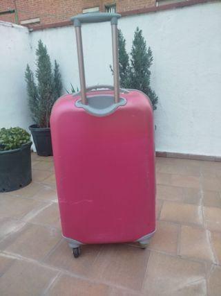 Maleta de viaje Gabol. 