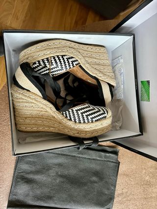 Cuñas de esparto con estampado zigzag