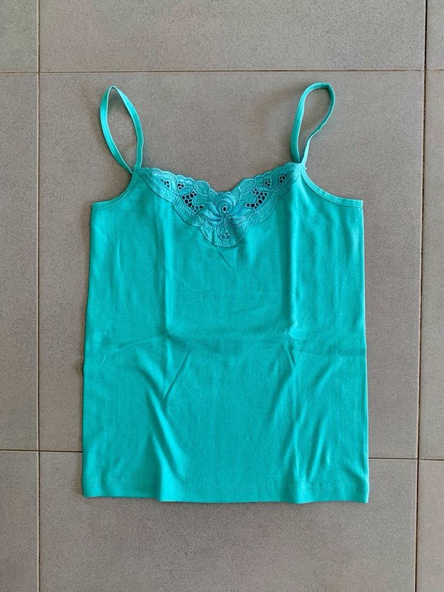 Lote 2 tops Vero Moda blancos y turquesa